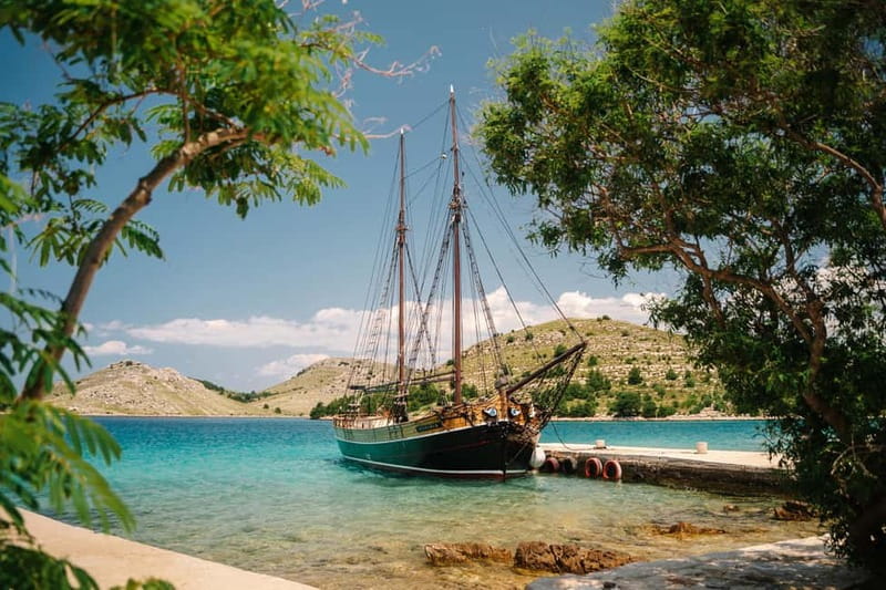 Zadar: Boat Tour with Unlimited Wine & 3 Stops - Boarding at Gostilje Boat Excursions and the welcome onboard