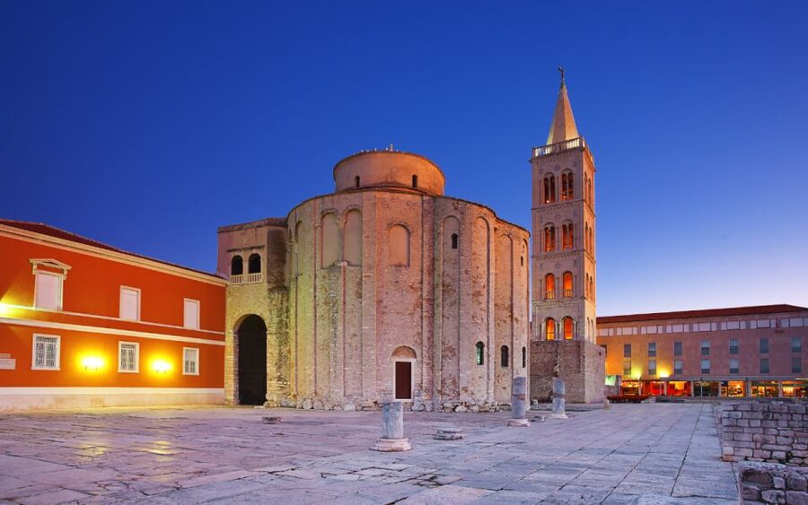 Zadar: Evening Walking Tour of the Old Town - Meeting Trg Pet Bunara and getting oriented fast