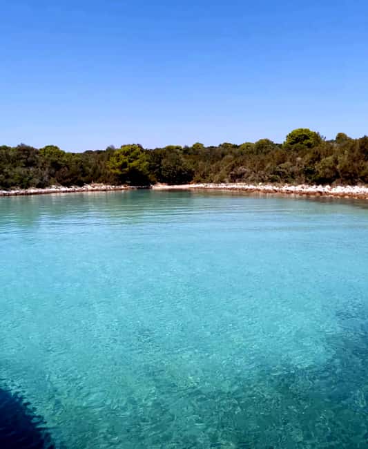 Zadar: Half-Day Island-Hopping and Lagoons Cruise with Fruit - Fruit, drinks, and the practical comfort perks