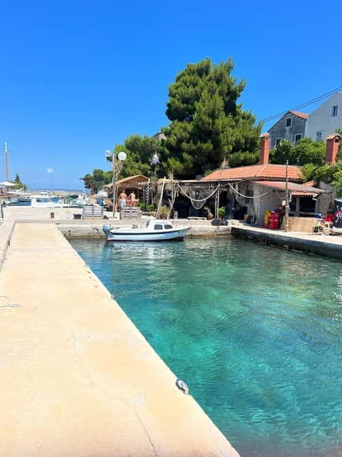 Zadar: Islands Speedboat Tour & Blue Bay Swim with Drinks - Ošljak Island in One Hour: Small, Walkable, and Charming