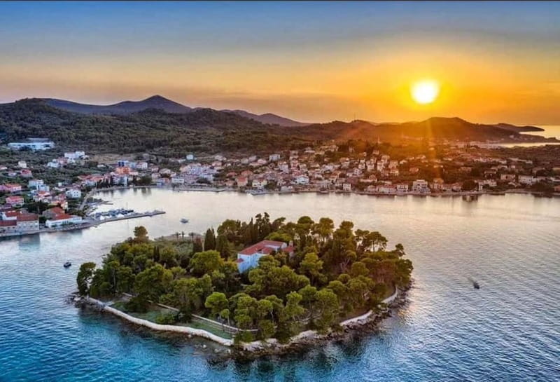 Zadar: Islands Speedboat Tour & Blue Bay Swim with Drinks - Meeting at Ul. kralja Dmitra Zvonimira 6: Dock Reality in Zadar