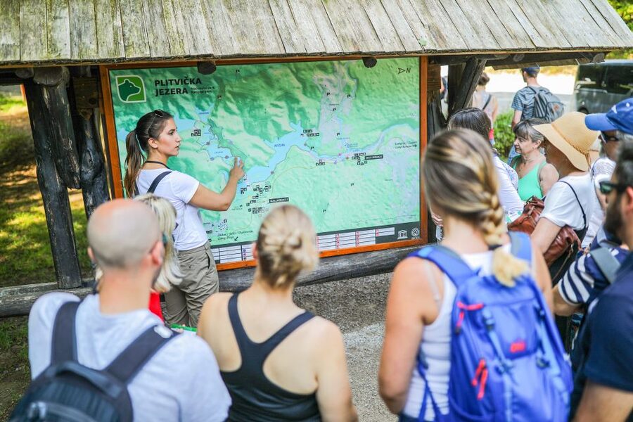 Zadar: Plitvice Lakes Full-Day Guided Tour with a Boat Ride - What to wear (and carry) so Plitvice does not feel like a punishment