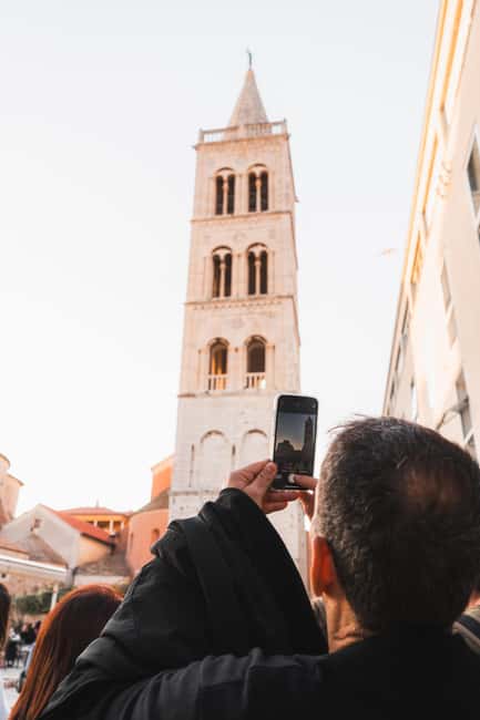 Zadar: Plitvice Lakes Guided Day Tour with Tickets - How the guide keeps the whole day working in real life