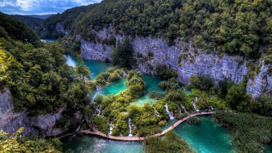 Zadar: Plitvice Lakes Guided Day Tour with Tickets - Food and water: one part you must plan yourself