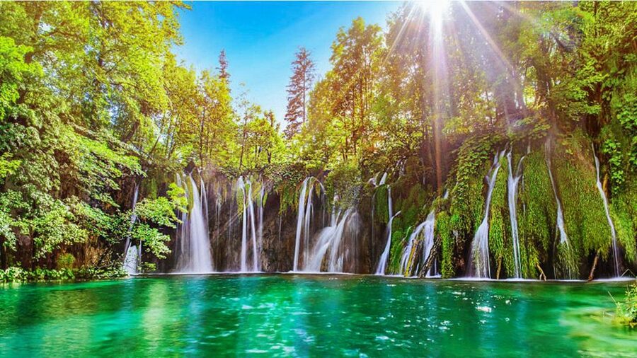 Zadar: Plitvice Lakes with Boat Ride and Zadar Old Town Tour - From Zadar to Plitvice: the ride that sets the tone