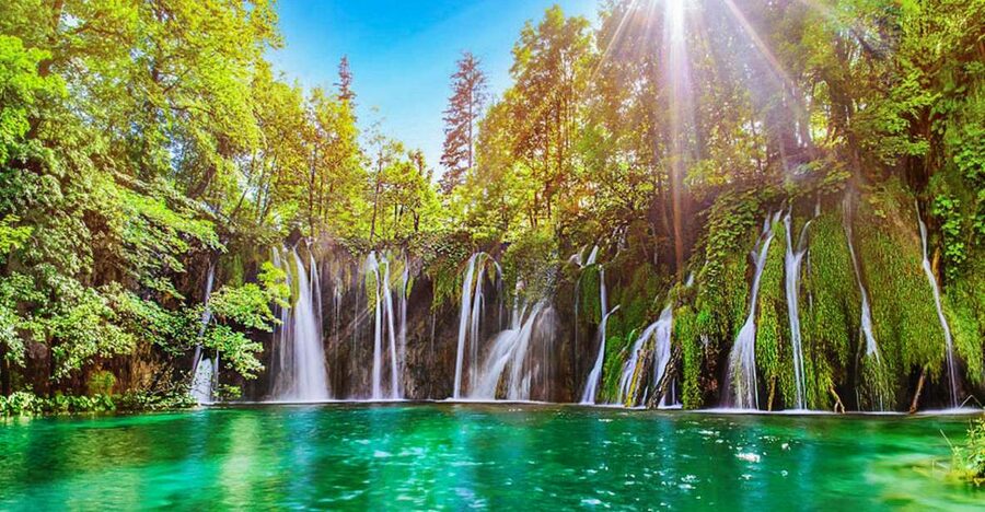 Zadar: Plitvice Lakes with Boat Ride and Zadar Old Town Tour - Boat ride and electric train: why the middle of the day feels better