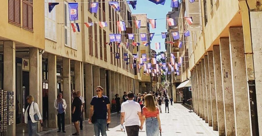 Zadar: Private Walking Tour Through 3,000 Years of History - Venetian Defensive Walls, Fosa Port, and the Land Gate