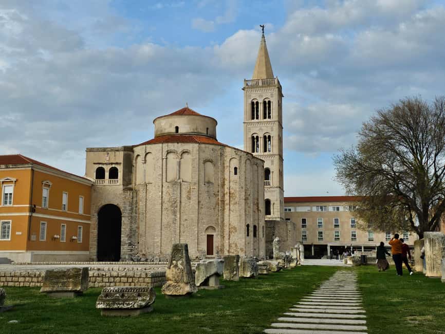 Zadar: Private walking tour through history and modern time - St. Donat and St. Anastasia, the churches you remember