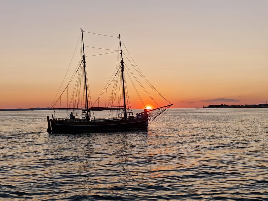 Zadar: Sunset Cruise on Traditional Boat with Wine - Unlimited wine, juice, and water, and how to handle refills