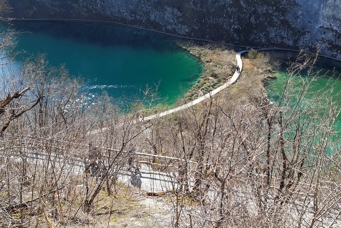 Zadar to Plitvice lakes: Guided tour with pre-booked tickets - The included boat ride and electric train, and why they matter