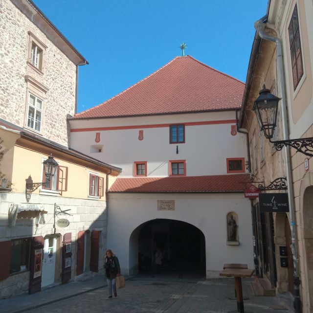 Zagreb: Historic Walking Tour with a Local Guide - Radićeva down to Tkalčićeva via Bloody Bridge